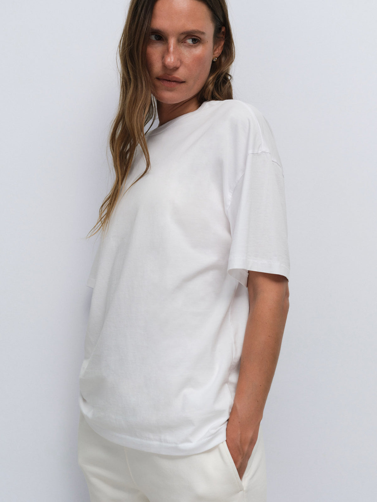 Organic Pima Oversized Tee Organic Fleece Relaxed Pocket Sweatpant in True White / Bone — product photo